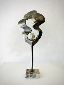 Дървото - скулптура на Милко Добрев