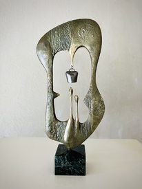Музика - скулптура на Милко Добрев